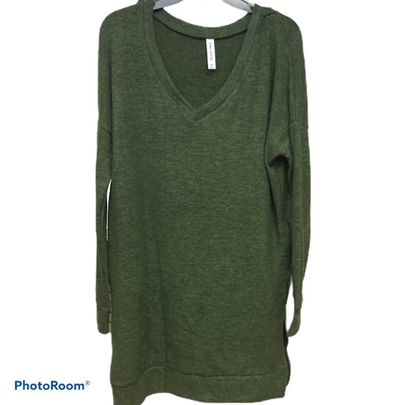 Zenana Outfitters Sweaters - Zenana Outfitters Olive Green Tunic Sweater Medium